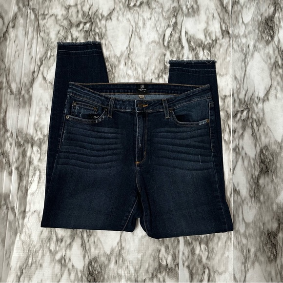 Just Black Womens Sz 32 Dark Wash Skinny Denim Blue Jeans Distressed Raw Hem - Picture 1 of 8